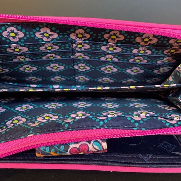 Vera Bradley Turn Lock Purse Wallet Pink Aqua Floral 7 x 5 - Picture 8 of 8